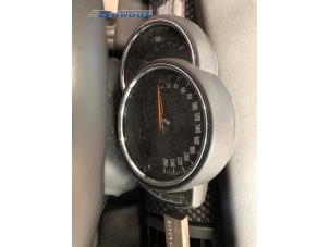 Gebruikte Tellerklok Mini Mini Convertible (F57) 2.0 16V Cooper S Prijs € 150,00 Margeregeling aangeboden door Autobedrijf Brooks