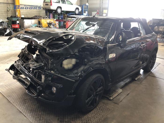 Drivaxel, vänster fram från en MINI Mini Convertible (F57) 2.0 16V Cooper S 2019