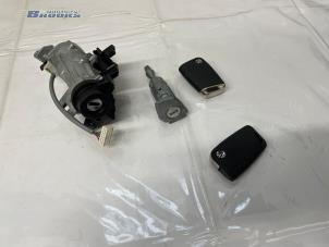 Begagnade Låsuppsättning Volkswagen Golf VII (AUA) 1.4 TSI BlueMotion Technology 125 16V Pris € 45,00 Marginaltabell erbjuds av Autobedrijf Brooks
