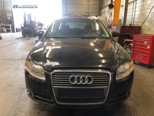 Begagnade Drivaxel, höger fram Audi A4 Avant (B7) 2.0 TDI 16V Pris € 30,00 Marginaltabell erbjuds av Autobedrijf Brooks