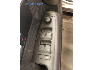 Begagnade Brytare, eldrivna fönster Audi A4 Avant (B7) 2.0 TDI Pris € 20,00 Marginaltabell erbjuds av Autobedrijf Brooks