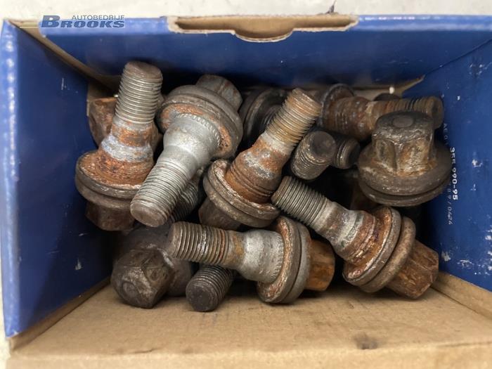 Zestaw obreczy sportowych z Peugeot 3008 I (0U/HU) 1.6 16V THP 150 2009