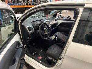 Gebruikte Elektrisch Raam Schakelaar Peugeot 108 1.0 12V Prijs € 20,00 Margeregeling aangeboden door Autobedrijf Brooks