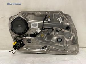 Gebruikte Ruitmechaniek 4Deurs links-voor Mercedes C Estate (S204) 1.6 C-180K 16V BlueEfficiency Prijs € 25,00 Margeregeling aangeboden door Autobedrijf Brooks