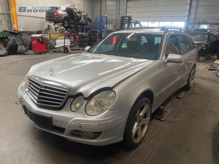Bromsservo från en Mercedes-Benz E Combi 4-matic (S211) 3.0 E-320 CDI 24V 2007