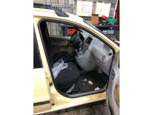 Begagnade Främre dörrtätning, 4-dörrars, höger Fiat Panda (169) 1.2 Fire Pris € 15,00 Marginaltabell erbjuds av Autobedrijf Brooks