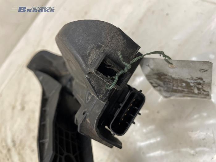 Gaspedal från en Volkswagen Passat Variant (365) 2.0 TDI 16V 140 2013