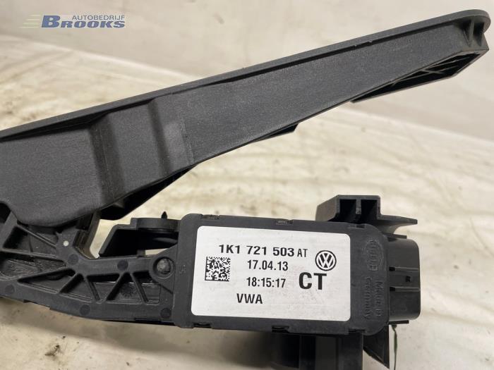 Gaspedal från en Volkswagen Passat Variant (365) 2.0 TDI 16V 140 2013