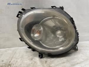 Begagnade Strålkastare, vänster Mini Clubman (R55) 1.4 16V One Pris € 70,00 Marginaltabell erbjuds av Autobedrijf Brooks