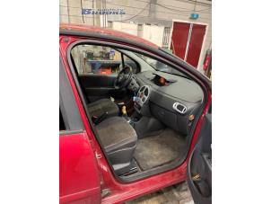 Begagnade Främre dörrtätning, 4-dörrars, höger Renault Modus/Grand Modus (JP) 1.2 16V TCE 100 Pris € 15,00 Marginaltabell erbjuds av Autobedrijf Brooks