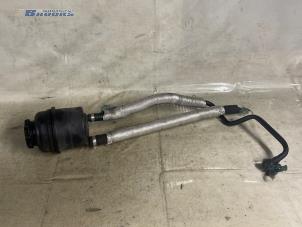 Gebruikte Servo Oliereservoir Mini Mini Cooper S (R53) 1.6 16V Prijs € 10,00 Margeregeling aangeboden door Autobedrijf Brooks
