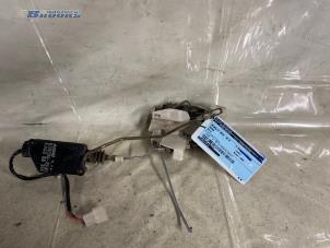 Begagnade Dörrlåsmekanism, 2-dörrars, höger Mazda MX-3 Pris € 10,00 Marginaltabell erbjuds av Autobedrijf Brooks