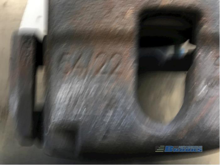 Remklauw (Tang) rechts-voor van een Ford Fiesta 5 (JD/JH) 1.3 2005