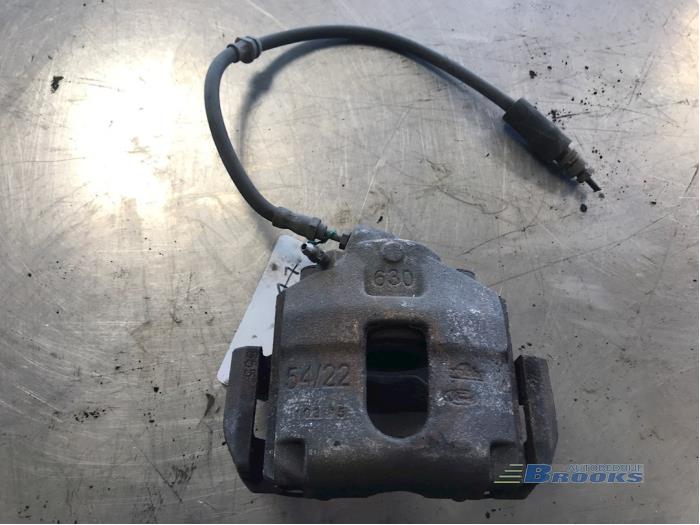 Remklauw (Tang) rechts-voor van een Ford Fiesta 5 (JD/JH) 1.3 2005