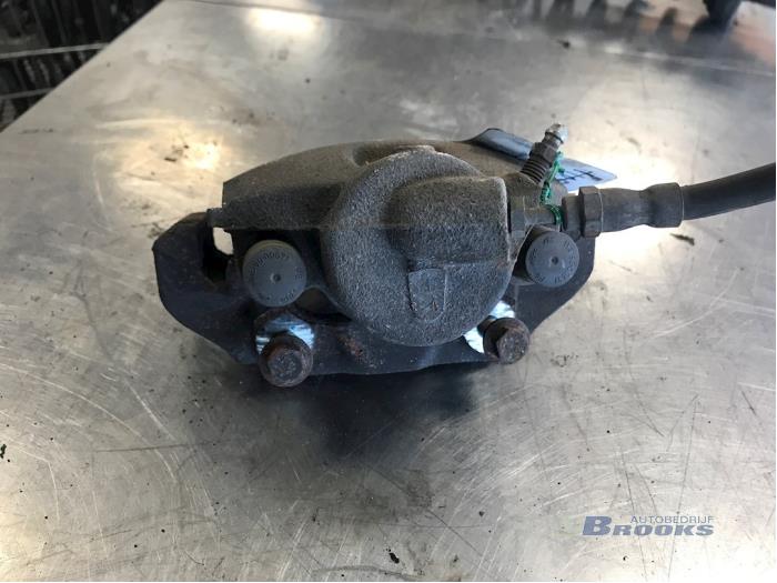 Remklauw (Tang) rechts-voor van een Ford Fiesta 5 (JD/JH) 1.3 2005