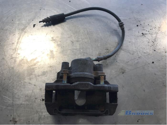 Remklauw (Tang) rechts-voor van een Ford Fiesta 5 (JD/JH) 1.3 2005