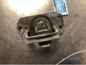 Begagnade Motorfäste Opel Vivaro 1.9 DI Pris € 20,00 Marginaltabell erbjuds av Autobedrijf Brooks