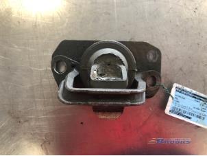 Begagnade Motorfäste Opel Vivaro 1.9 DI Pris € 20,00 Marginaltabell erbjuds av Autobedrijf Brooks