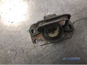 Begagnade Motorfäste Opel Vivaro 1.9 DI Pris € 20,00 Marginaltabell erbjuds av Autobedrijf Brooks