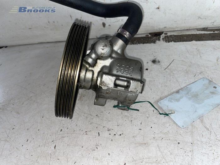 Servostyrningspump från en Peugeot 306 (7A/C/S) 1.6i XR,XT,ST 1999