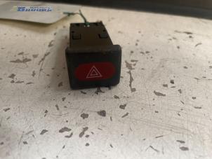 Begagnade Nödbelysningsbrytare Landrover Discovery II 2.5 Td5 Pris € 5,00 Marginaltabell erbjuds av Autobedrijf Brooks