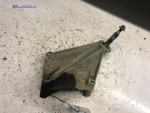 Begagnade Fäste, växellåda Renault Laguna II Grandtour (KG) 1.8 16V Pris € 10,00 Marginaltabell erbjuds av Autobedrijf Brooks