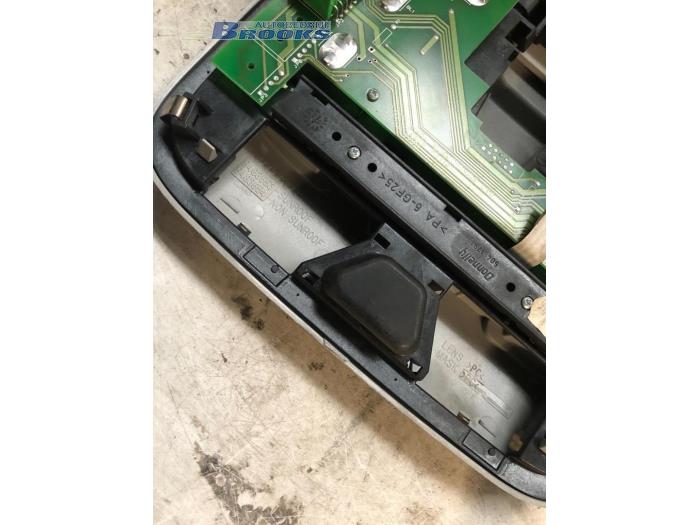 Innerbelysning, fram från en Volvo S60 I (RS/HV) 2.4 D5 20V 2002