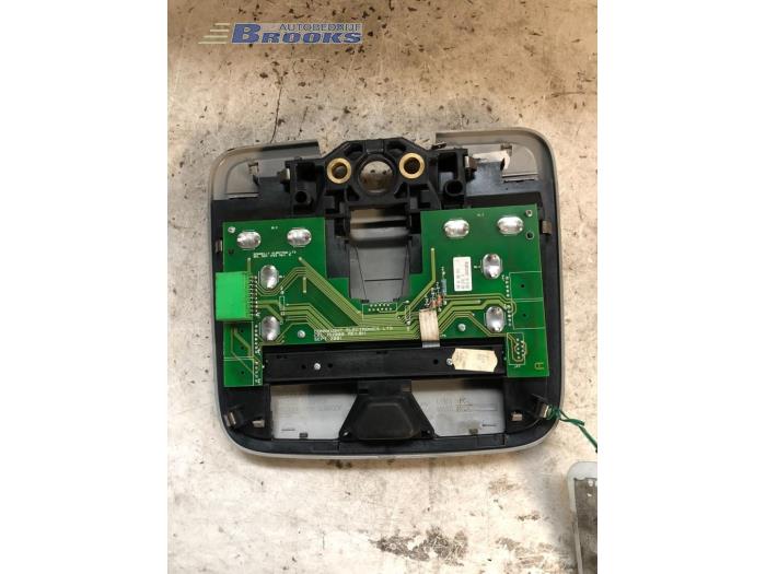 Innerbelysning, fram från en Volvo S60 I (RS/HV) 2.4 D5 20V 2002