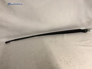 Begagnade Främre torkararm Renault Laguna II Grandtour (KG) 1.8 16V Pris € 5,00 Marginaltabell erbjuds av Autobedrijf Brooks