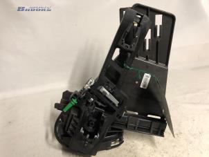 Gebruikte Portierslot Mechaniek 4Deurs rechts-achter Ford Fiesta 6 (JA8) 1.25 16V Prijs € 25,00 Margeregeling aangeboden door Autobedrijf Brooks