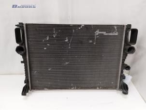 Gebruikte Radiateur Mercedes E (W211) 3.0 E-280 CDI V6 24V Prijs € 15,00 Margeregeling aangeboden door Autobedrijf Brooks