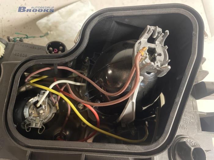 Strålkastare, höger från en Audi A6 1995