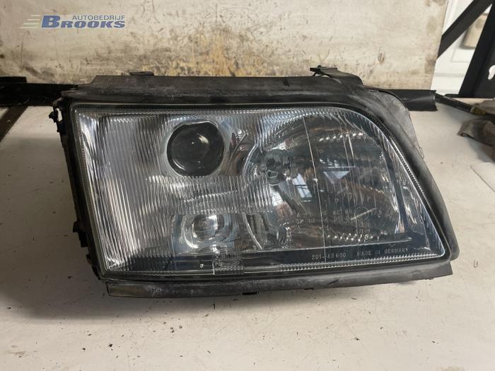 Strålkastare, höger från en Audi A6 1995