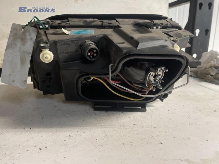 Strålkastare, höger från en Audi A6 1995