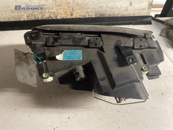 Strålkastare, höger från en Audi A6 1995