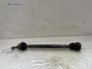 Begagnade Drivaxel, höger fram Audi A3 (8L1) 1.6 Pris € 15,00 Marginaltabell erbjuds av Autobedrijf Brooks