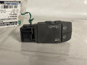 Begagnade Rattmonterad radiostyrning Renault Trafic New (JL) 1.9 dCi 82 16V Pris € 10,00 Marginaltabell erbjuds av Autobedrijf Brooks