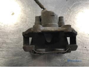 Gebruikte Remklauw (Tang) links-voor Volkswagen Bora (1J2) 2.3 V5 Prijs € 20,00 Margeregeling aangeboden door Autobedrijf Brooks