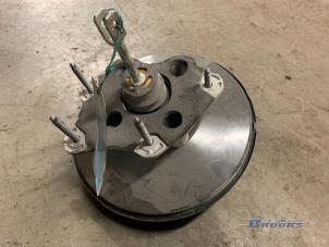 Begagnade Bromsservo Renault Clio III (BR/CR) 1.2 16V TCe 100 Pris € 37,50 Marginaltabell erbjuds av Autobedrijf Brooks