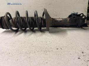 Begagnade Stötdämparstång, vänster fram Volkswagen Polo III (6N1) 1.4i 60 Pris € 15,00 Marginaltabell erbjuds av Autobedrijf Brooks