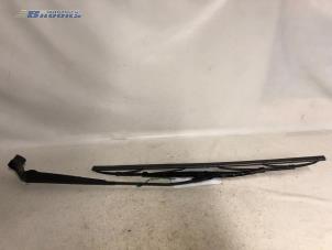 Gebruikte Ruitenwisserarm voor Suzuki Wagon-R+ (SR) 1.0 16V Prijs € 10,00 Margeregeling aangeboden door Autobedrijf Brooks