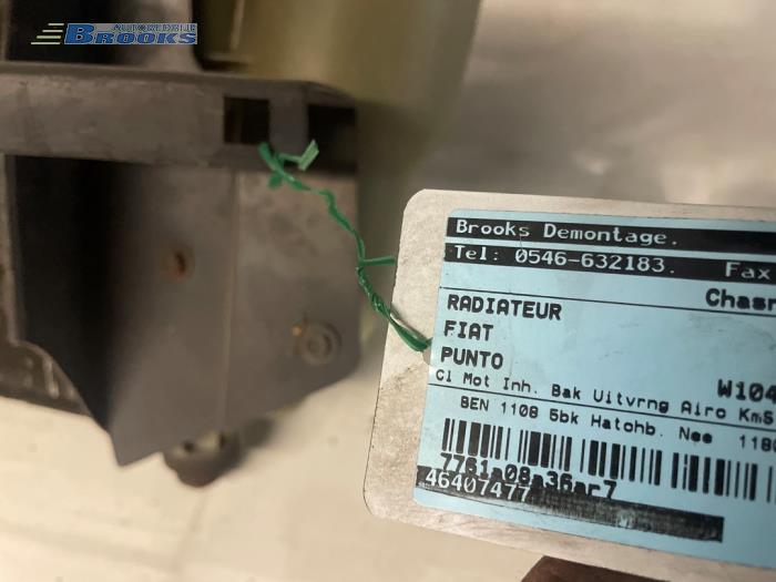 Radiateur van een Fiat Punto I (176) 55 1.1 1997