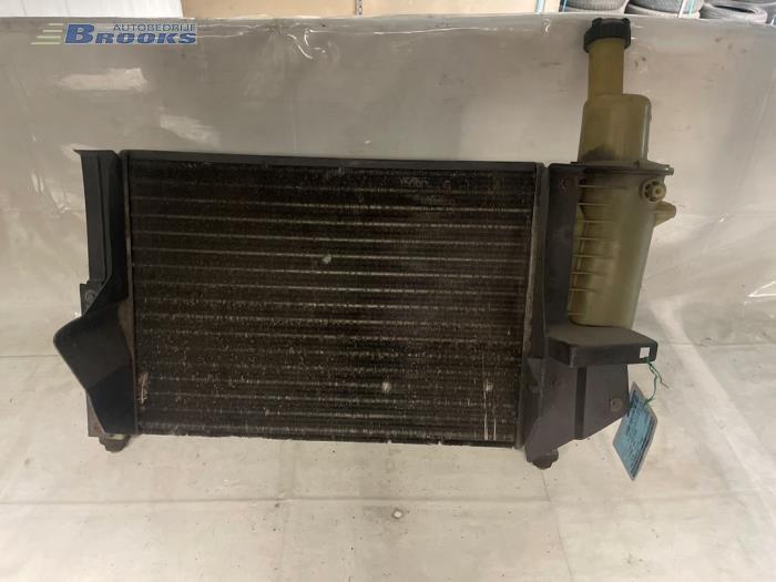 Radiateur van een Fiat Punto I (176) 55 1.1 1997
