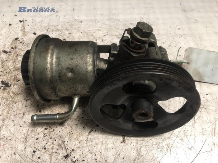 Servostyrningspump från en Toyota Yaris 2001