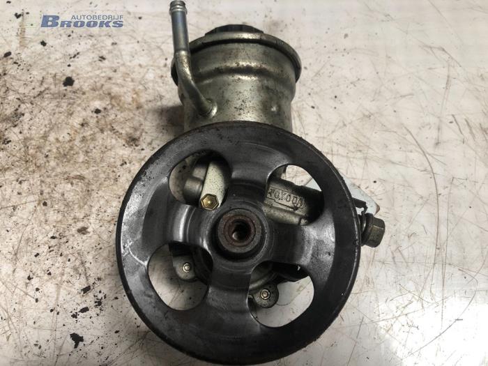 Servostyrningspump från en Toyota Yaris 2001