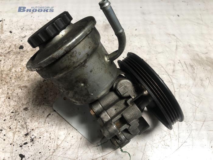 Servostyrningspump från en Toyota Yaris 2001