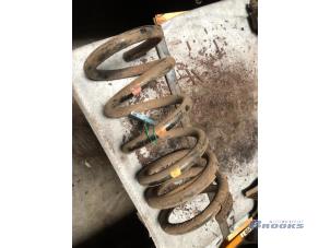 Gebruikte Schroefveer achter Mitsubishi Pajero Hardtop (V6/7) 3.2 DI-D 16V Autom. Prijs € 35,00 Margeregeling aangeboden door Autobedrijf Brooks