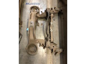 Gebruikte Subframe Mitsubishi Pajero Hardtop (V6/7) 3.2 DI-D 16V Autom. Prijs € 150,00 Margeregeling aangeboden door Autobedrijf Brooks