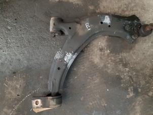 Begagnade Främre övre gaffelben, höger Peugeot Partner Combispace 1.4 Pris € 36,75 Marginaltabell erbjuds av van de Bunte Teuge B.V.