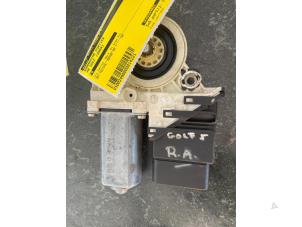 Gebruikte Raammotor Portier Volkswagen Golf V (1K1) Prijs € 26,25 Margeregeling aangeboden door van de Bunte Teuge B.V.
